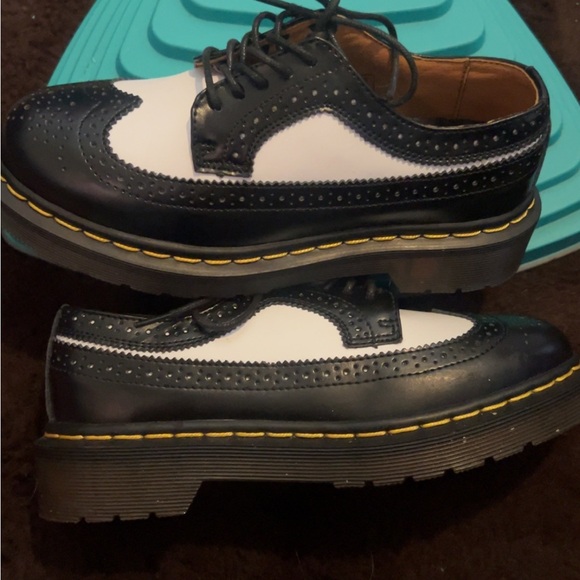 3989 BEX SMOOTH LEATHER BROGUE SHOES Dr Martens Mens Black and White Brogues - Picture 3 of 7
